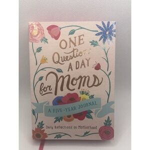 One Question a Day for Moms: Daily Reflections on Motherhood – Five-Year Journal